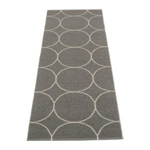 Sötétszürke kültéri-beltéri futószőnyeg 70x200 cm Boo Charcoal Linen – Pappelina