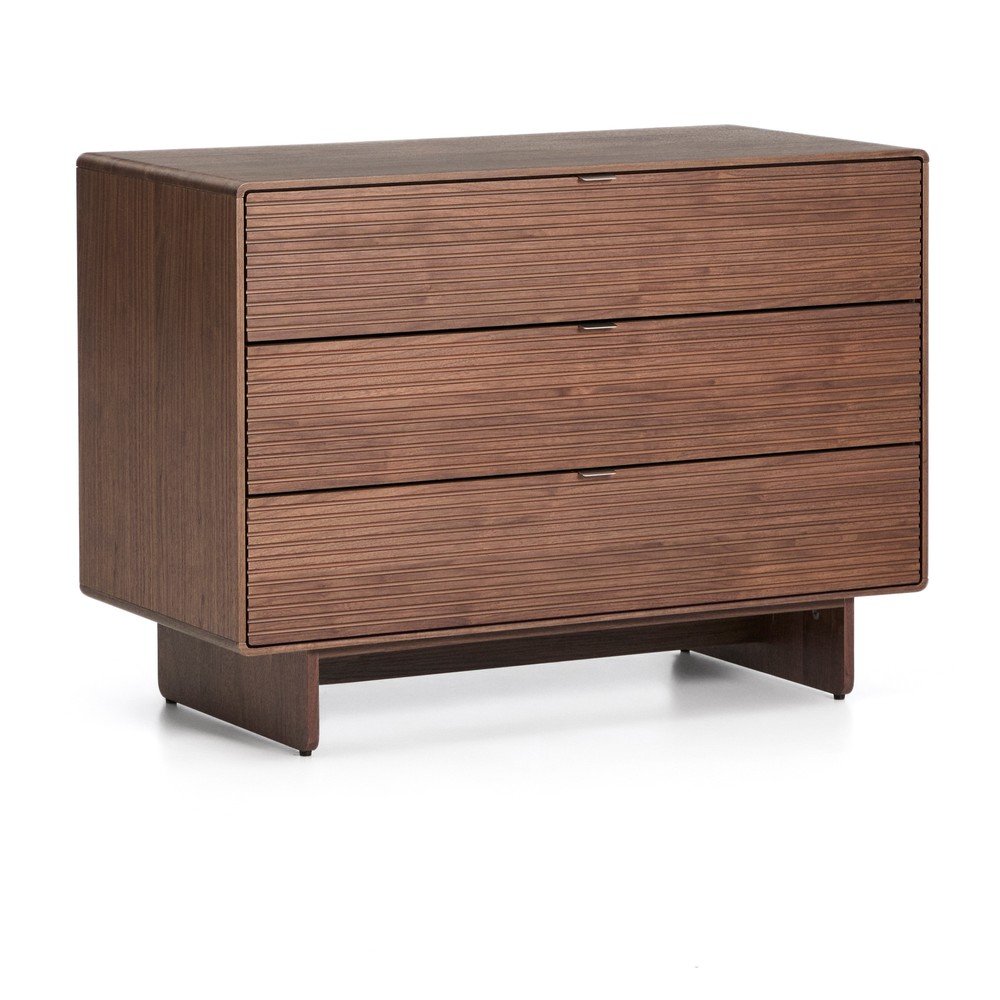 Sötét natúr színű komód diófa dekorral 101x75x50 cm Norlen – Kave Home