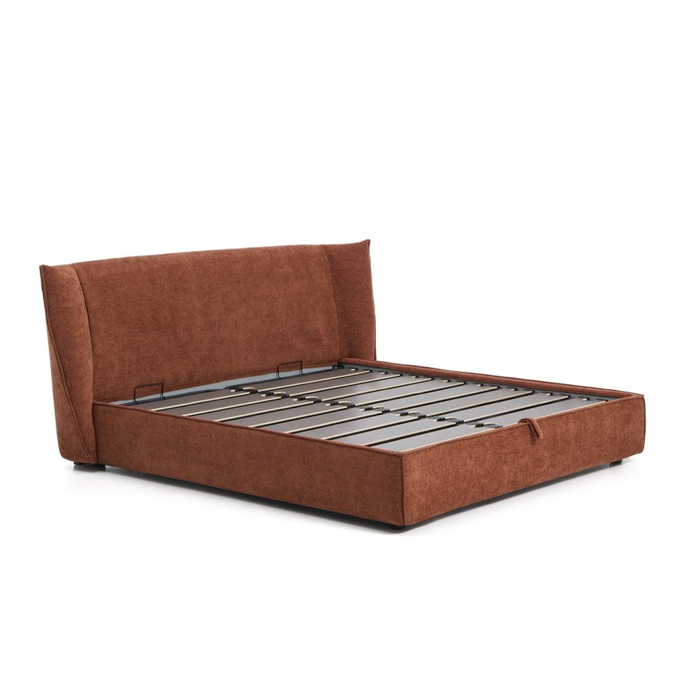 Terrakotta színű kárpitozott ágyneműtartós zsenília franciaágy ágyráccsal 180x200 cm Arvian – Kave Home